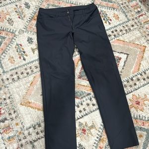 Men’s size 32 lululemon ABC classic pant in charcoal grey